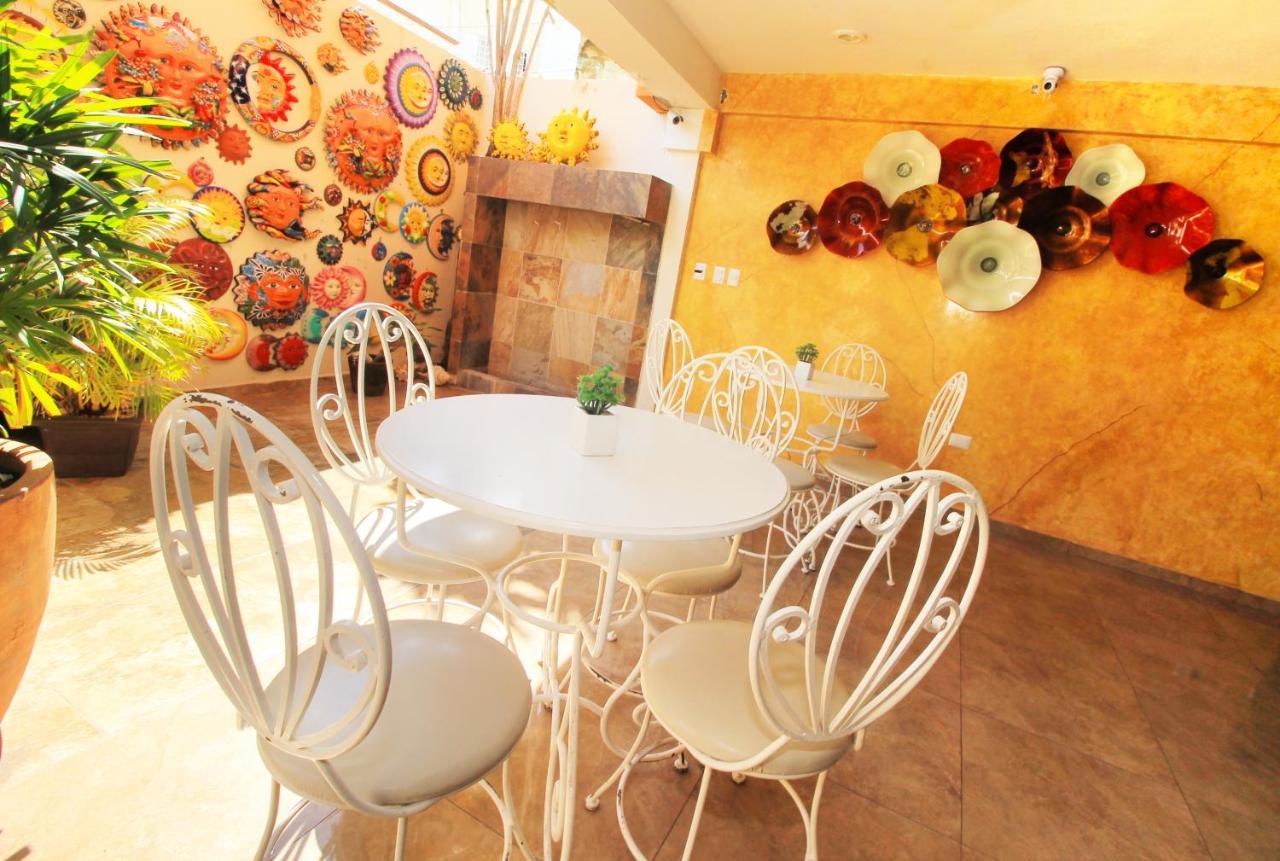 Papagayo Hotel Boutique Playa del Carmen Zewnętrze zdjęcie A typical interior of a coffee shop in the city