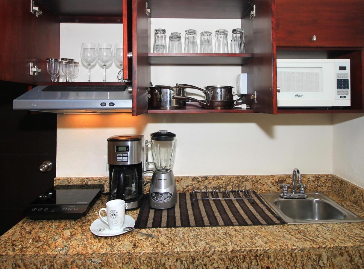 Papagayo Hotel Boutique Playa del Carmen Zewnętrze zdjęcie A kitchen with granite countertops