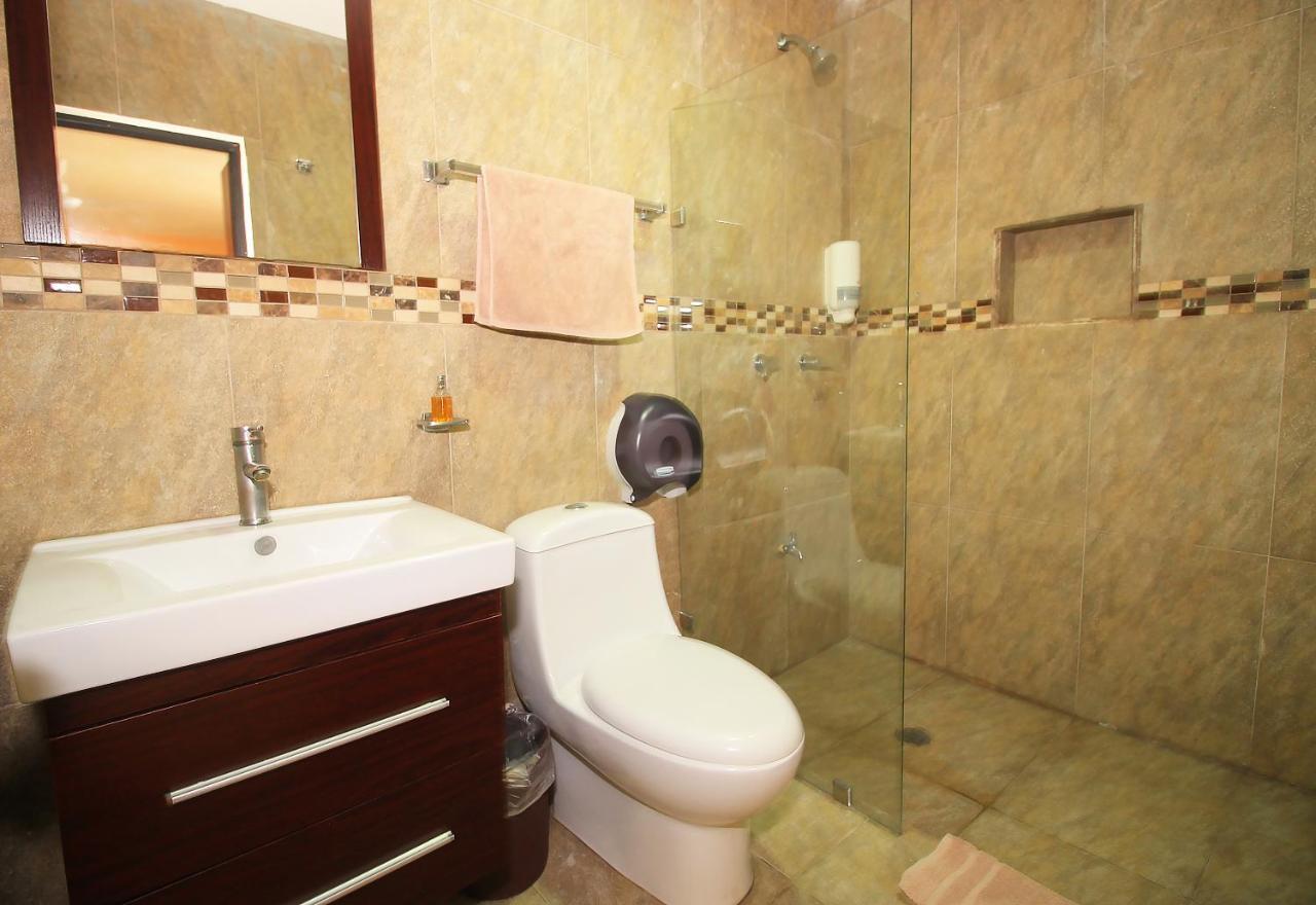 Papagayo Hotel Boutique Playa del Carmen Zewnętrze zdjęcie Bathroom with a shower